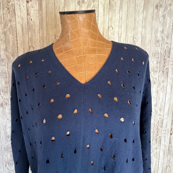J. Society New York Blue Punch-Hole Eyelet Oversized V-Neck Sweater Small - Picture 2 of 7